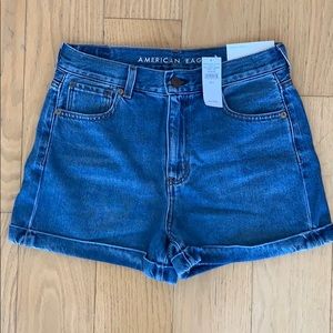 NWT American Eagle Denim Mom Short (Size 4)